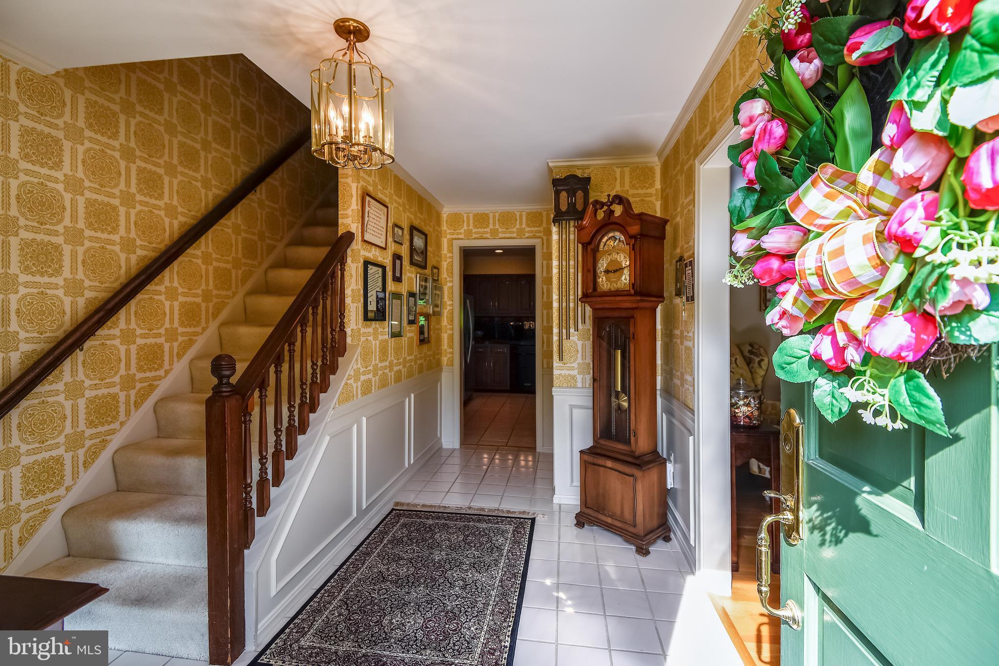 10842 Sandringham Road Cockeysville, MD 21030 - Photo 2 of 29 Foyer