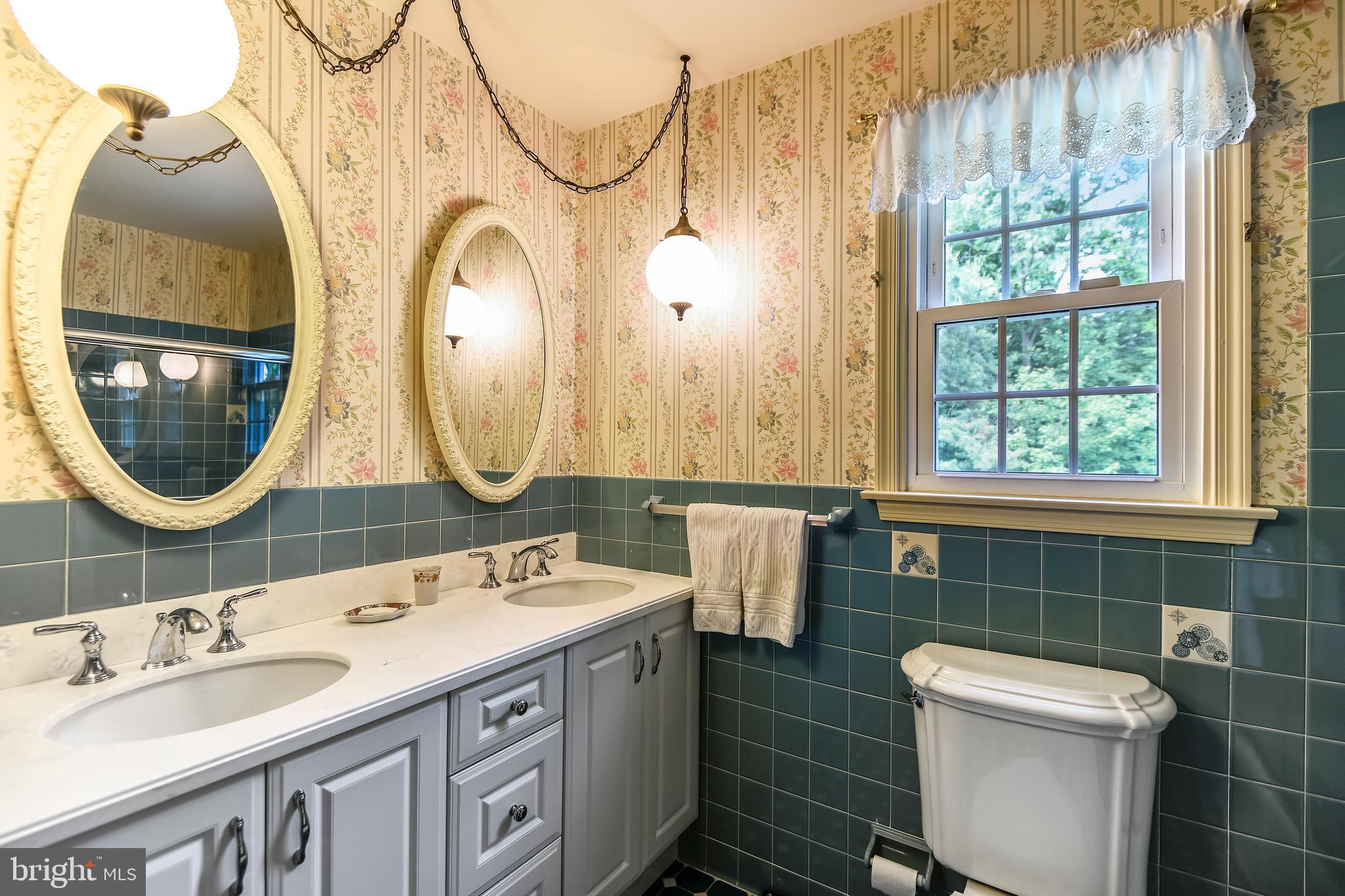 10842 Sandringham Road Cockeysville, MD 21030 - Photo 22 of 29 Hall Bathroom