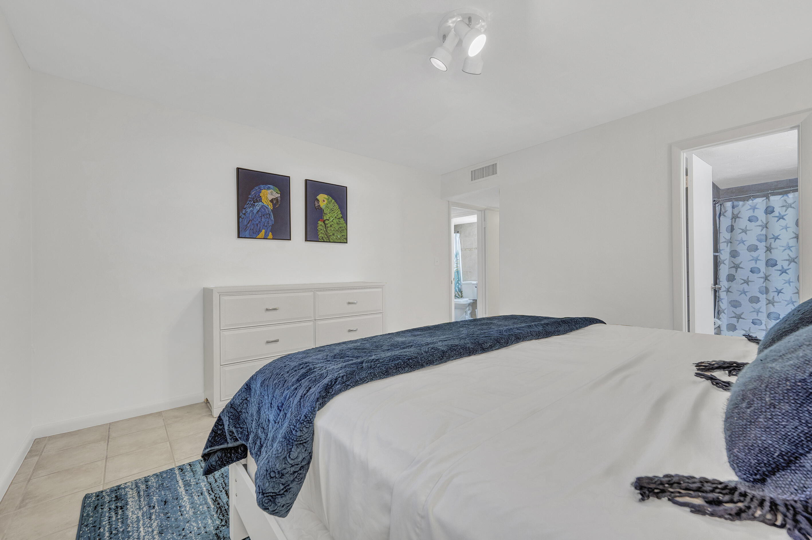 1129 Pebble Beach Lane, Unit 6 Marathon, FL 33050 - Photo 18 of 31 a bedroom with a bed and a painting on the wall