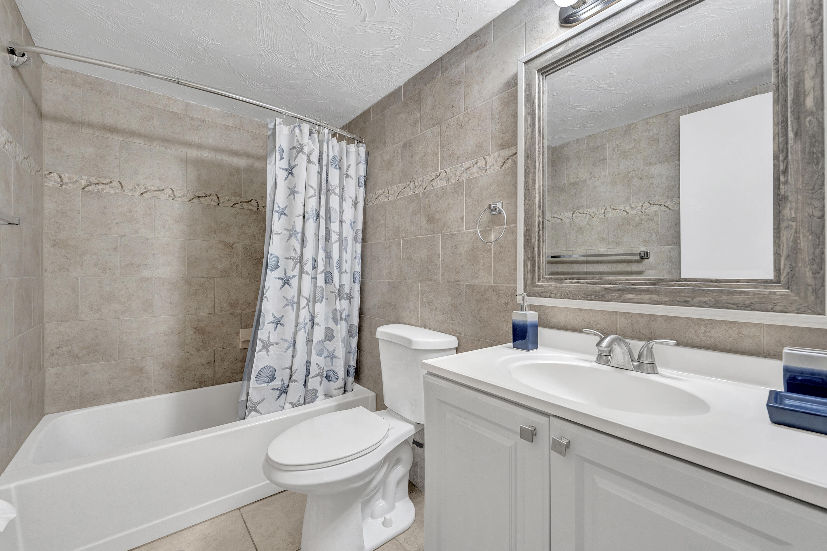 1129 Pebble Beach Lane, Unit 6 Marathon, FL 33050 - Photo 20 of 31 a bathroom with a sink a toilet and a bathtub