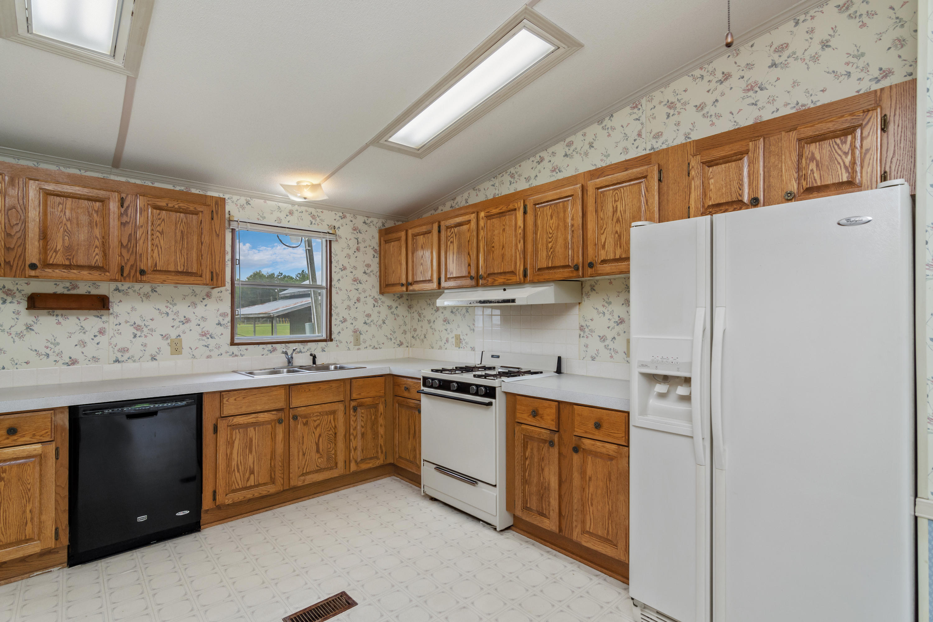 5067 Robert Taylor Road Crestview, FL 32539 - Photo 15 of 33 Gallery Image 15