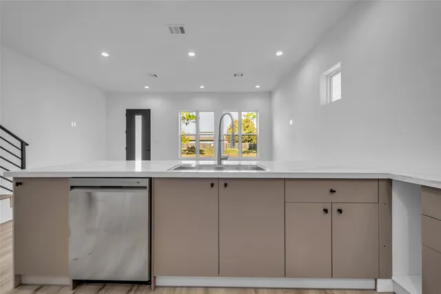 $2,850 | 15000 South Richmond Avenue, Unit 6, Houston, TX 77082