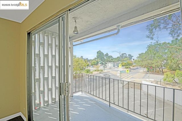 $2,500,000 | 7940 Bancroft Avenue, Oakland, CA 94605