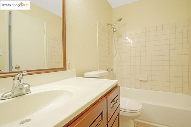 $2,500,000 | 7940 Bancroft Avenue, Oakland, CA 94605