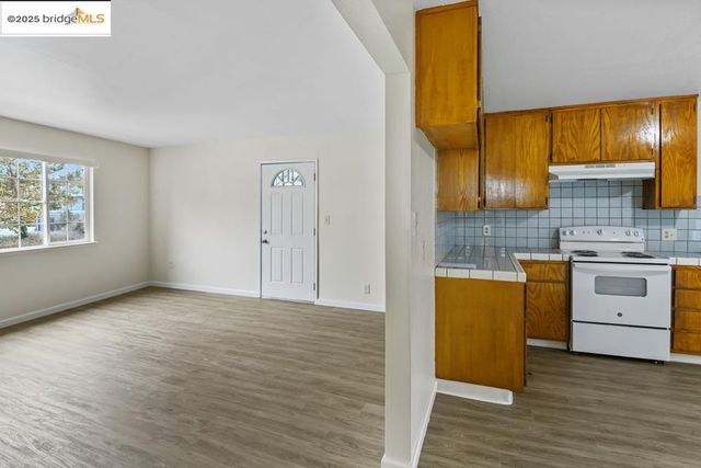 $2,500,000 | 7940 Bancroft Avenue, Oakland, CA 94605