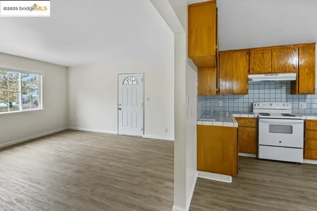 $2,500,000 | 7940 Bancroft Avenue, Oakland, CA 94605