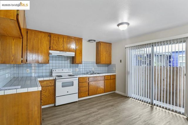 $2,500,000 | 7940 Bancroft Avenue, Oakland, CA 94605