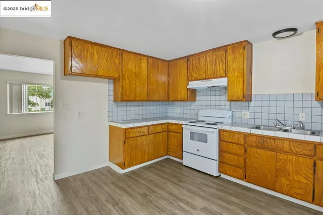 $2,500,000 | 7940 Bancroft Avenue, Oakland, CA 94605