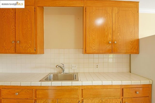 $2,500,000 | 7940 Bancroft Avenue, Oakland, CA 94605