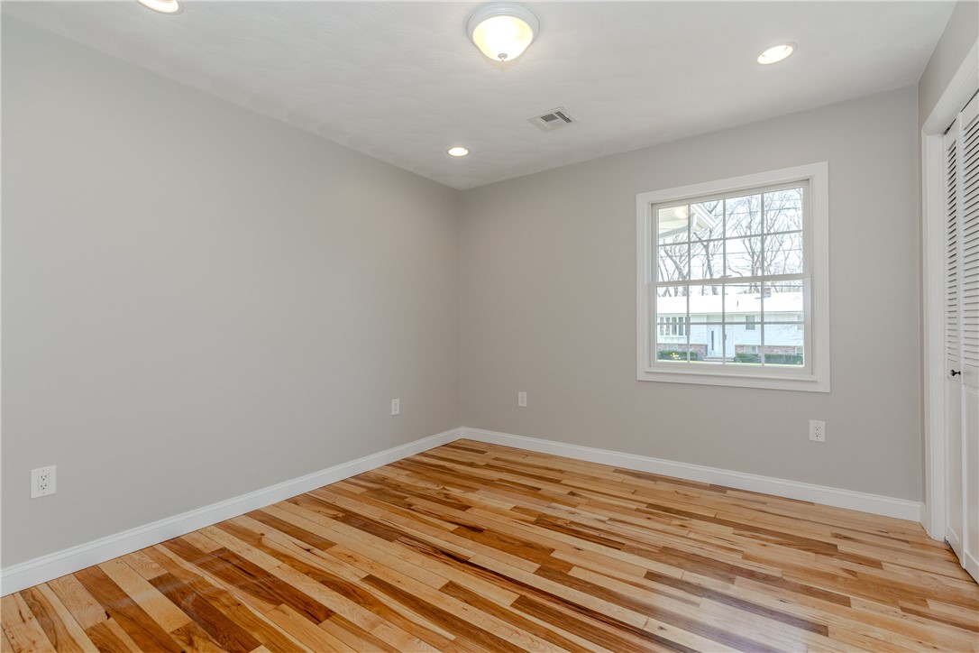 60 Tomahawk Trail Cranston, RI 02921 - Photo 18 of 34