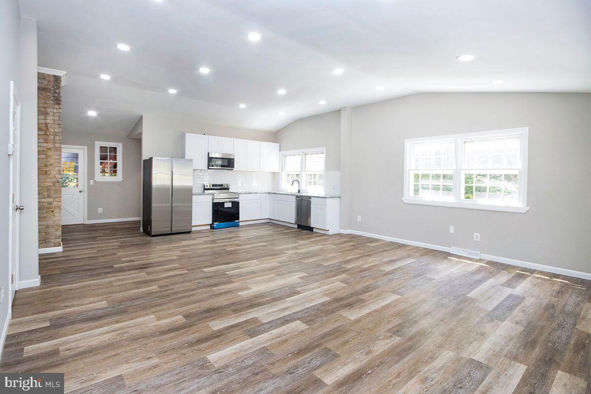 42 Smith Terrace Clementon, NJ 08021 - Photo 11 of 27 Great Room: Laminate Flooring