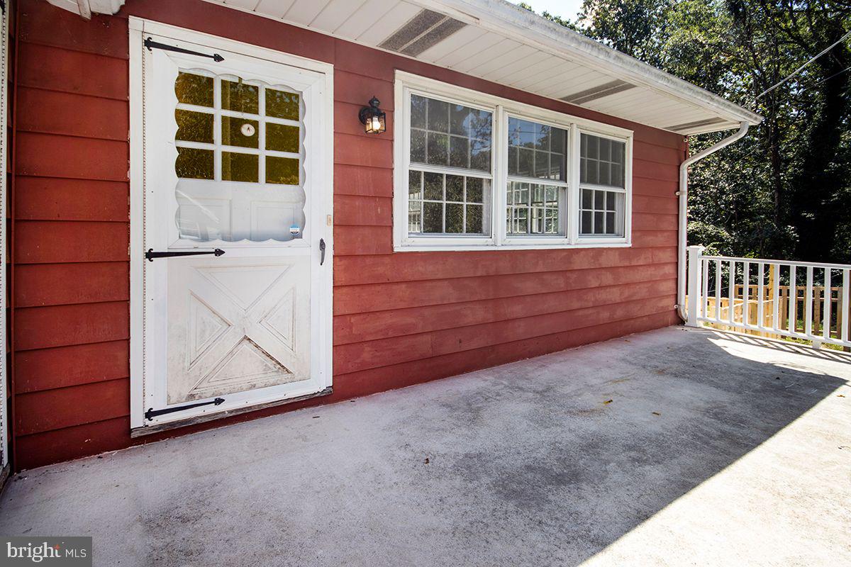 42 Smith Terrace Clementon, NJ 08021 - Photo 2 of 27 Front patio