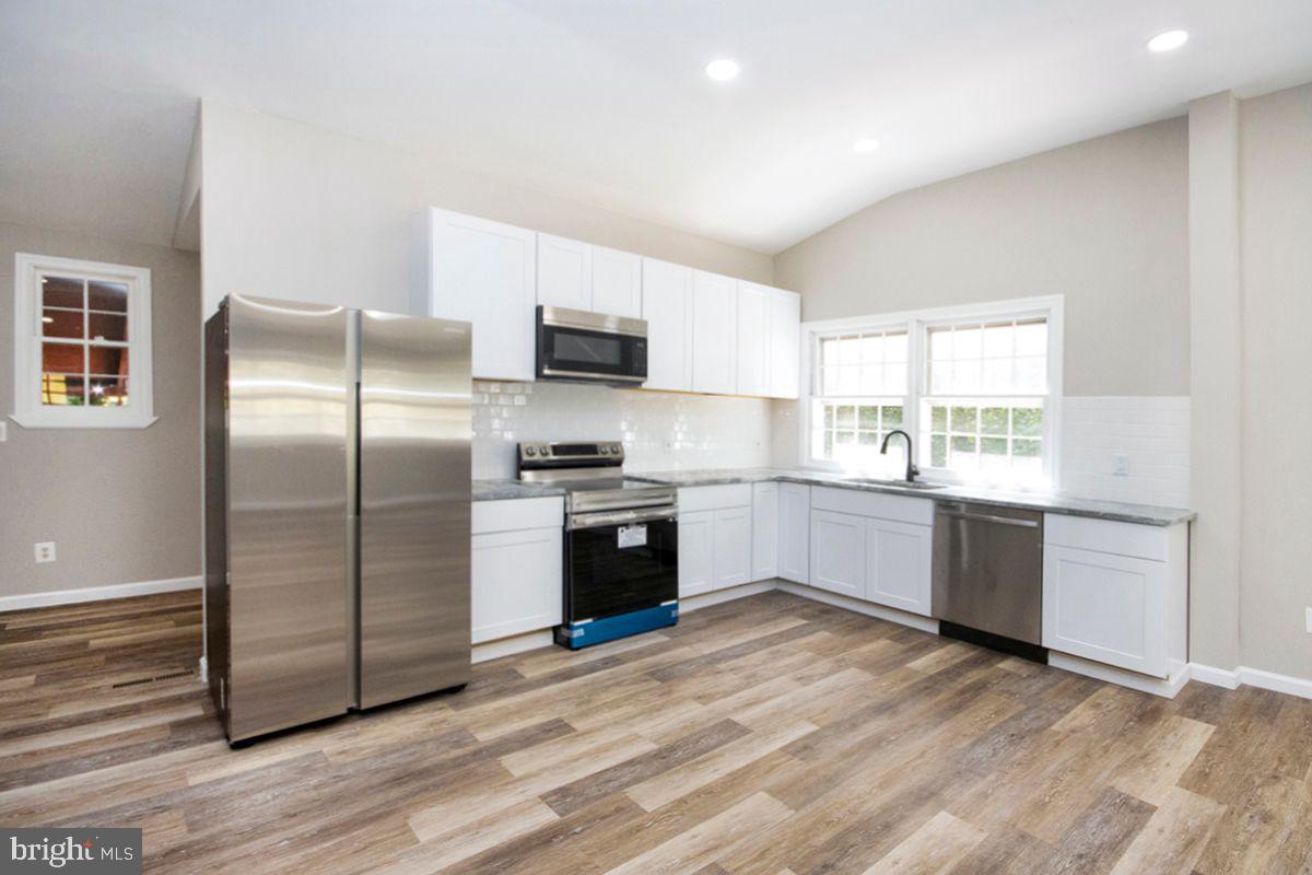 42 Smith Terrace Clementon, NJ 08021 - Photo 4 of 27 New Kitchen: Granite and Stainless Steel