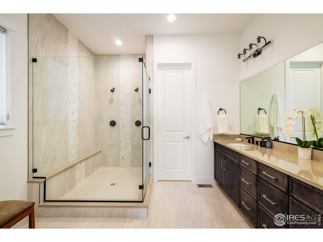 2940 Newfound Lk Road Berthoud, CO 80513 - Photo 17 of 42 a bathroom with a shower sink and mirror