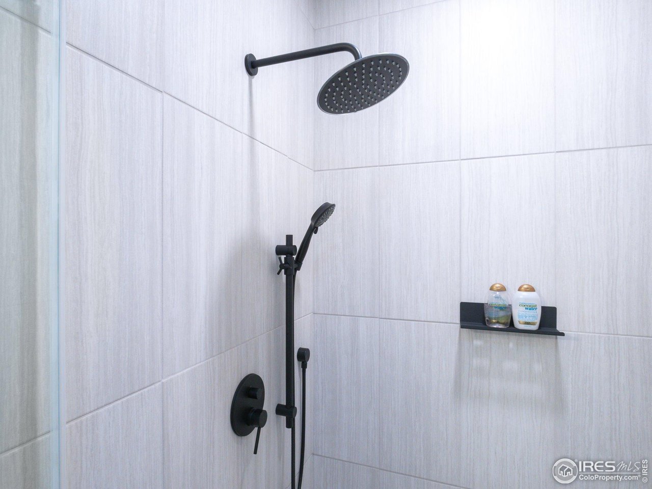 2940 Newfound Lk Road Berthoud, CO 80513 - Photo 31 of 42 a bathroom with a shower