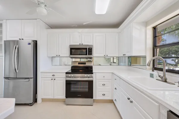 $575,000 | 200 Intracoastal Place, Unit 206, Tequesta, FL 33469