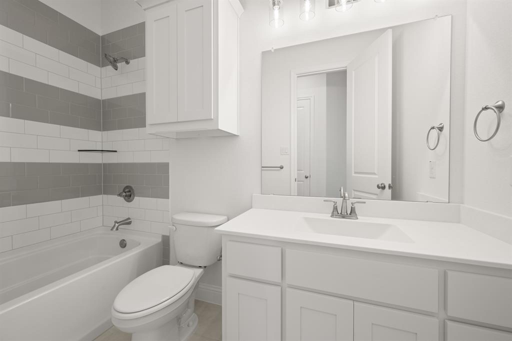 27 Old Crow Road Joshua, TX 76058 - Photo 9 of 35 a bathroom with a sink a toilet and a bathtub