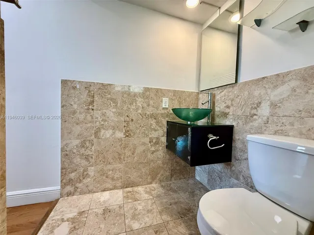 $2,700 | 1605 Bay Road, Unit 407, Miami Beach, FL 33139