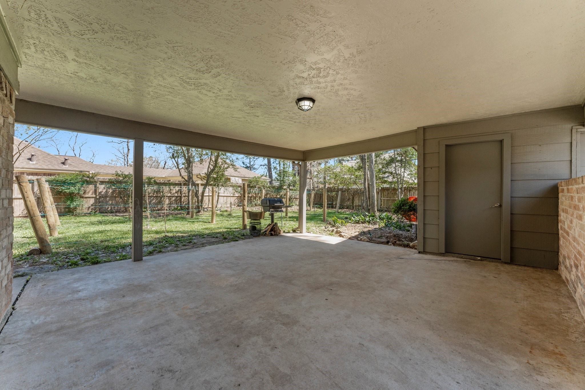 5207 Alamosa Lane Spring, TX 77379 - Photo 34 of 37 Covered patio