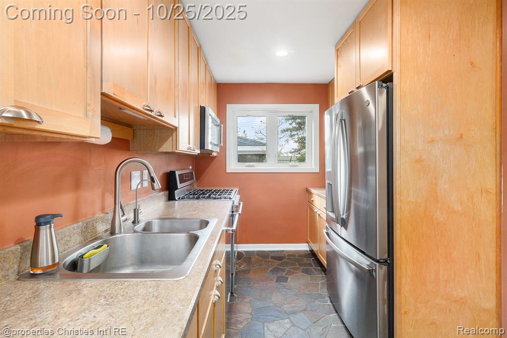 829 Duke Road Milford, MI 48381 - Photo 8 of 25