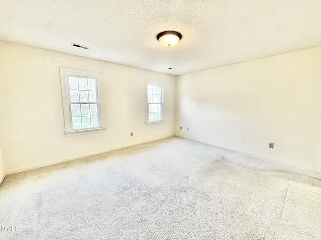 a picture of a book shelf