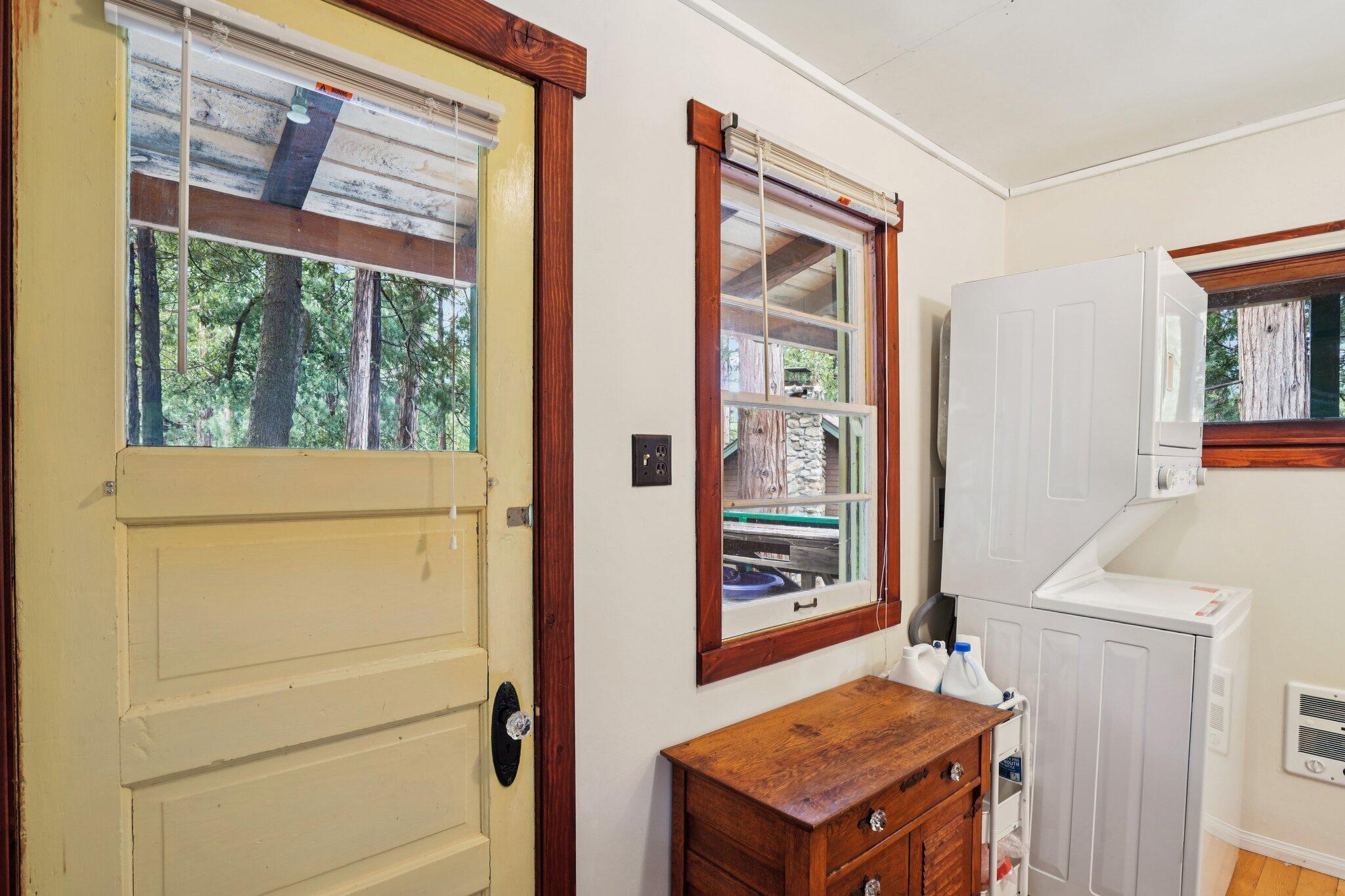 55280 Circle Way Idyllwild, CA 92549 - Photo 27 of 27 a view of an entryway with a window