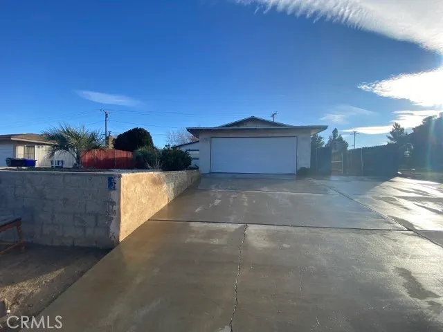$1,850 | 16407 La Paz Drive, Victorville, CA 92395