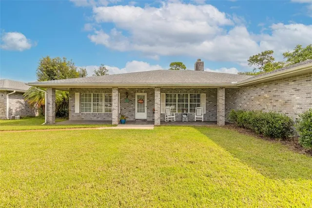 a view of a house with backyard and a garden