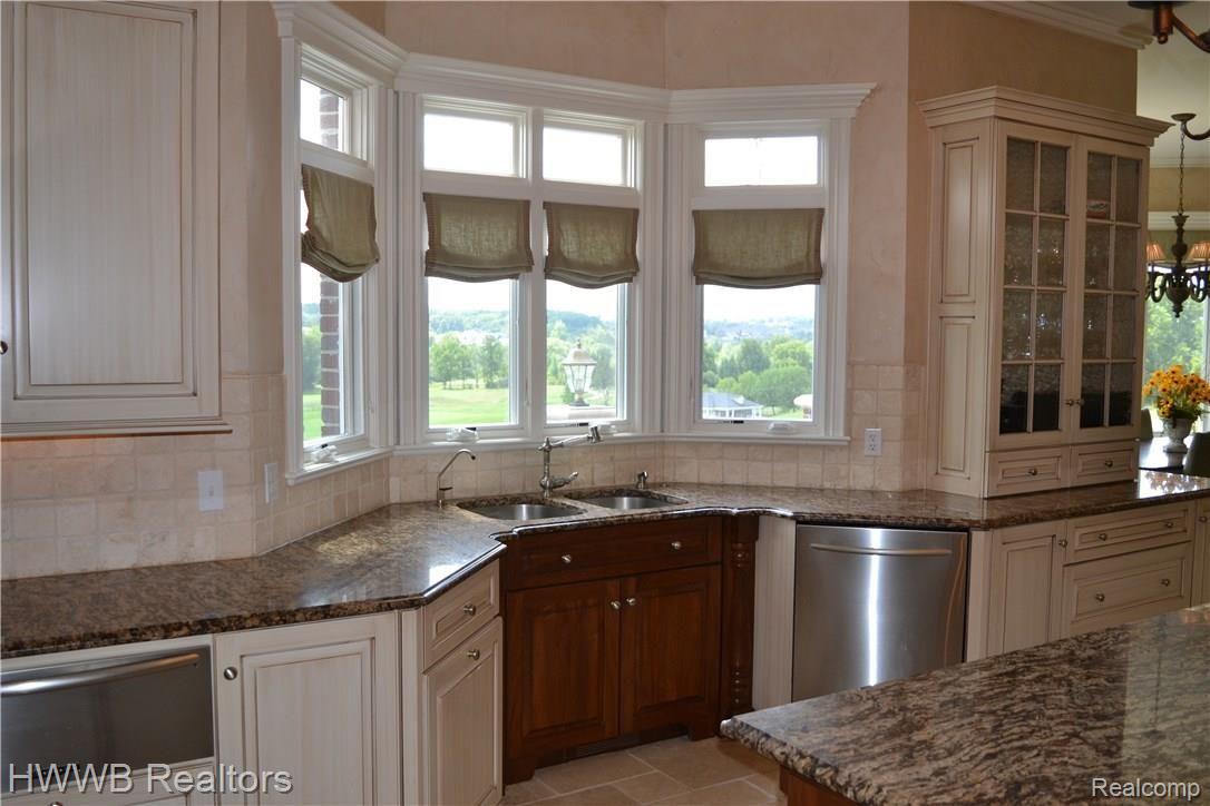 2693 Heights View Court Rochester, MI 48306 - Photo 23 of 95 GE Monogram Dishwasher and Warmer