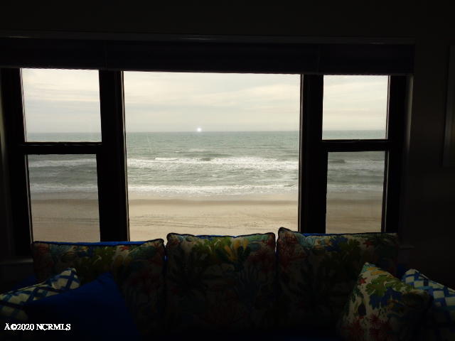 1505 Salter Path Road, Unit 431 Indian Beach, NC 28512 - Photo 7 of 32 Livingroom view