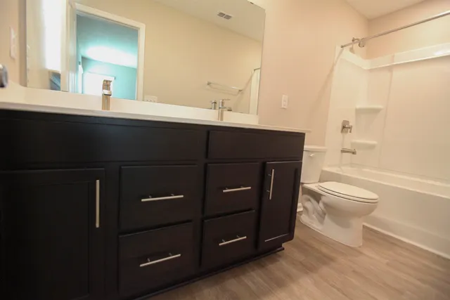 a view of a house with backyard