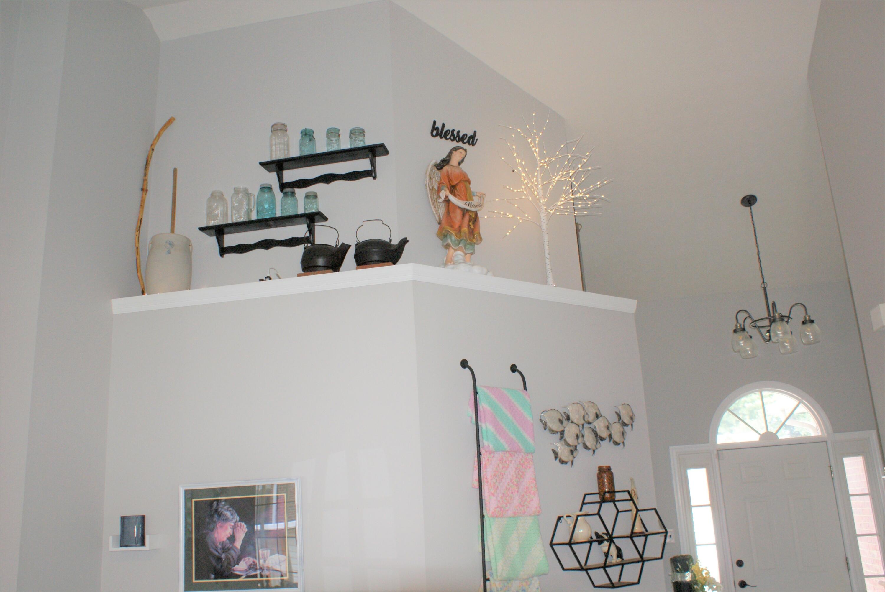 3031 Springtime Way Knoxville, TN 37912 - Photo 5 of 26 Display shelf