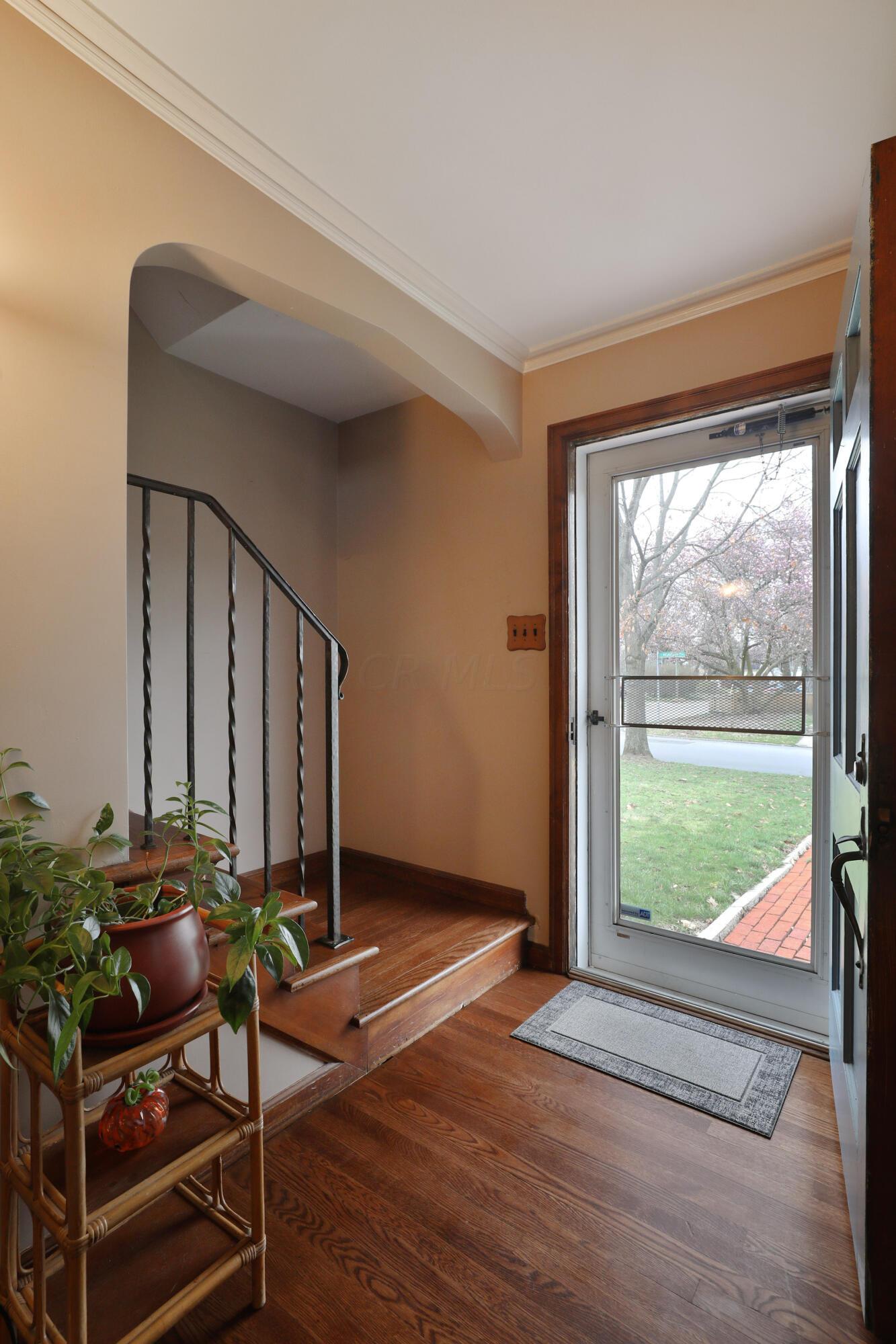 390 East Beaumont Road Columbus, OH 43214 - Photo 4 of 52 Entry