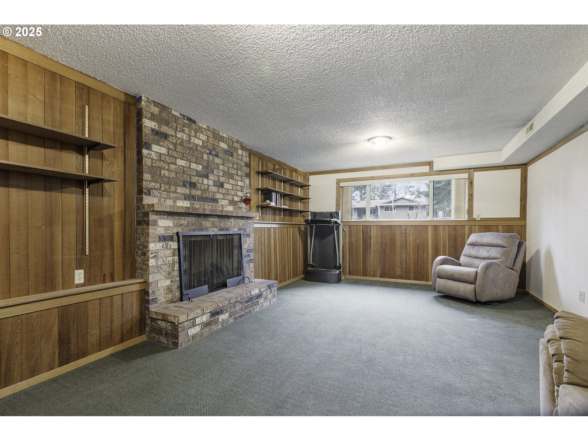 22285 Southeast Ridgeview Drive Damascus, OR 97089 - Photo 22 of 32 a living room with furniture and a fireplace