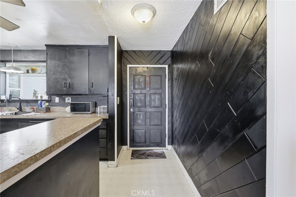 1490 Anderson Street Simi Valley, CA 93065 - Photo 11 of 37
