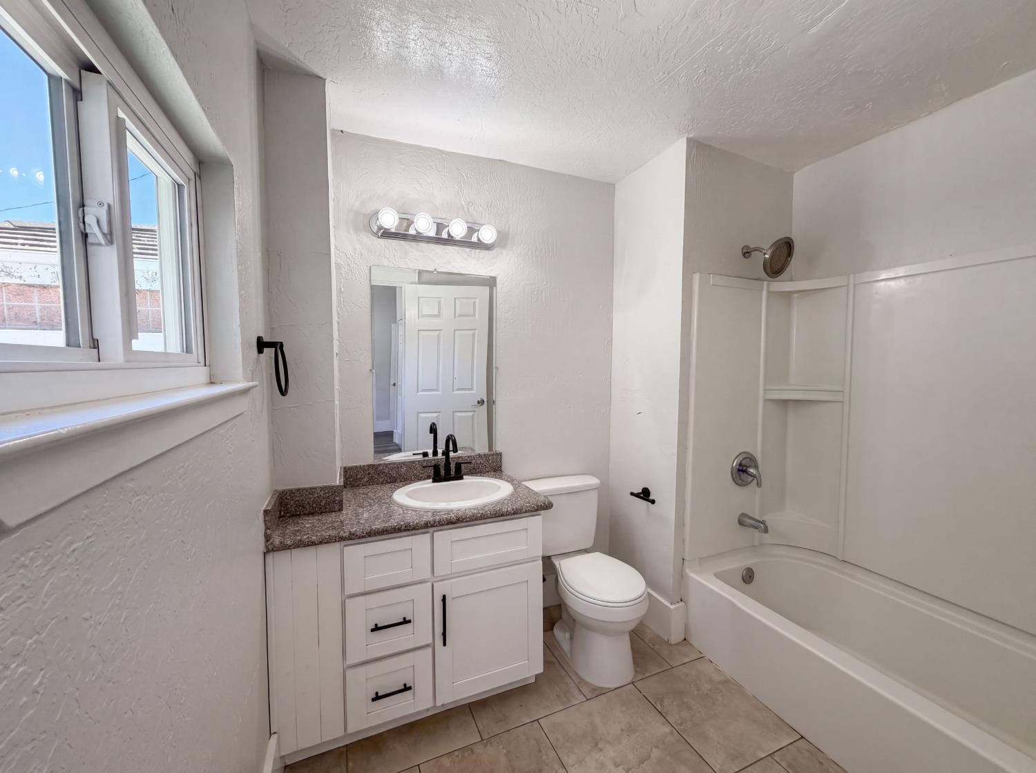 1860 West Willow Street Stockton, CA 95203 - Photo 21 of 27