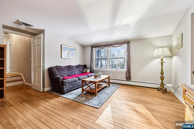 $799,900 | 418 Pines Lake Drive East, Wayne, NJ 07470