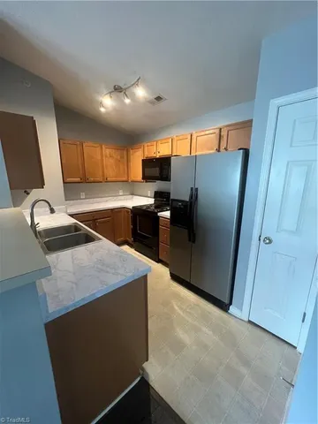 $1,250 | 4701 Pennoak Lane, Greensboro, NC 27407