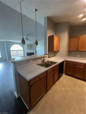 $1,250 | 4701 Pennoak Lane, Greensboro, NC 27407