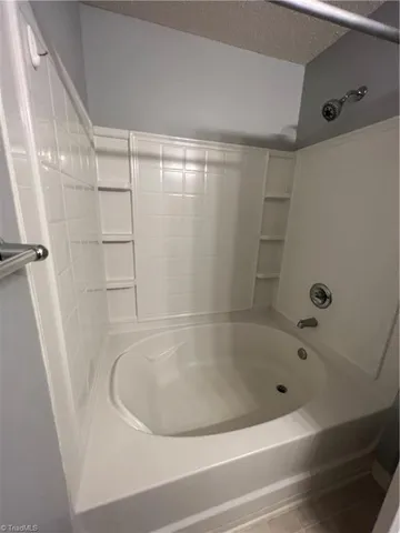 $1,250 | 4701 Pennoak Lane, Greensboro, NC 27407