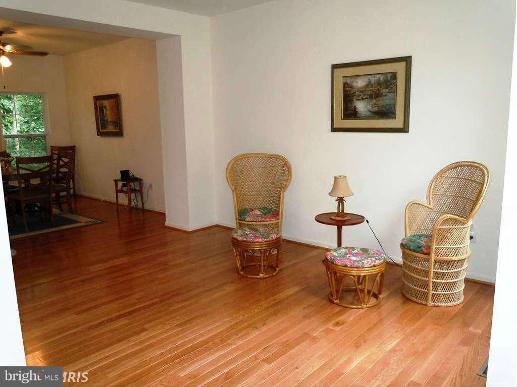 13315 Copper Ridge Road Germantown, MD 20874 - Photo 17 of 29 Living Room