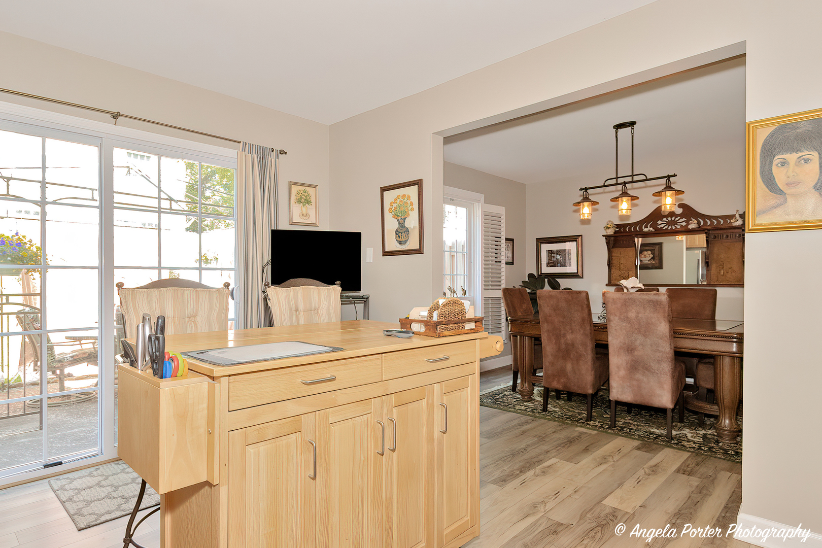 122 Bright Oaks Circle Cary, IL 60013 - Photo 11 of 28 a room with cabinets and flat screen tv