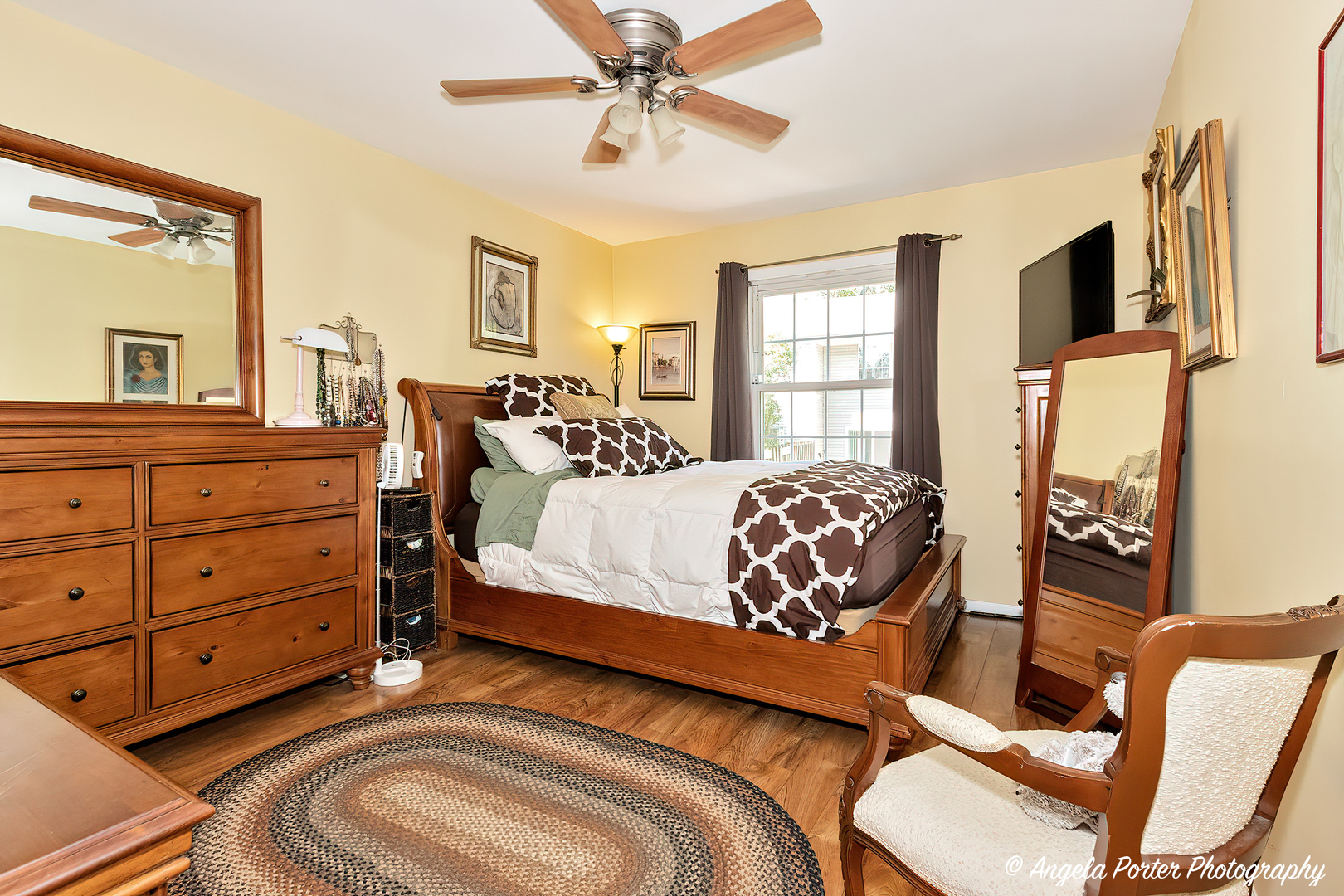 122 Bright Oaks Circle Cary, IL 60013 - Photo 16 of 28 a bedroom with a bed and wooden floor