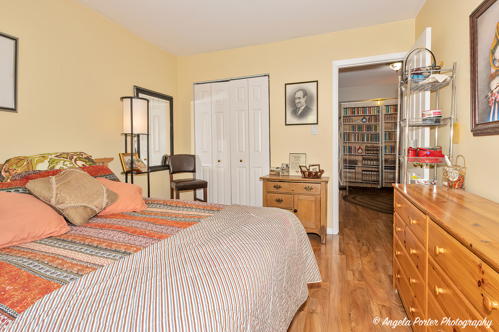 122 Bright Oaks Circle Cary, IL 60013 - Photo 19 of 28 a bedroom with a bed and wooden floor