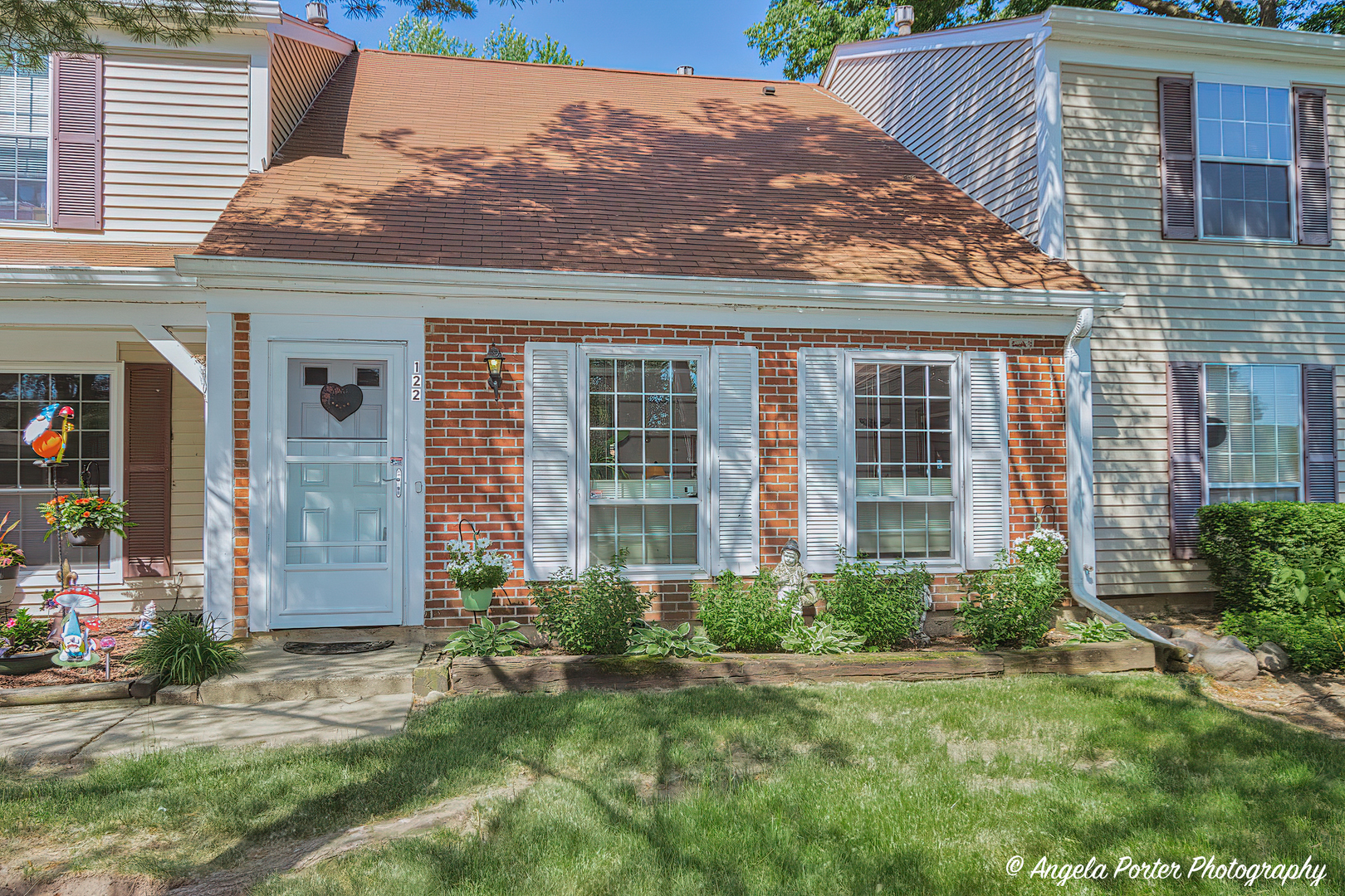 122 Bright Oaks Circle Cary, IL 60013 - Photo 2 of 28 a front view of a house with a yard