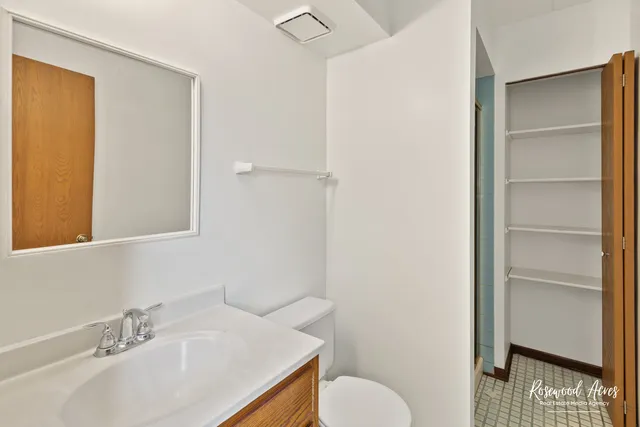 $159,900 | 18137 Martin Avenue, Unit 1NE, Homewood, IL 60430