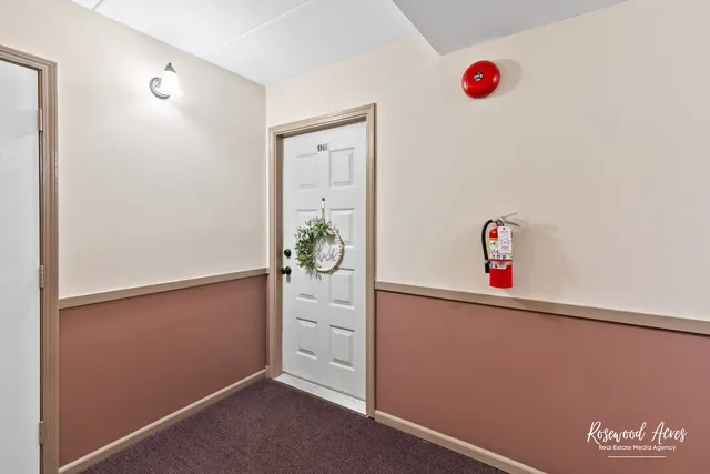 $159,900 | 18137 Martin Avenue, Unit 1NE, Homewood, IL 60430