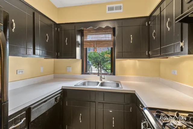 $159,900 | 18137 Martin Avenue, Unit 1NE, Homewood, IL 60430