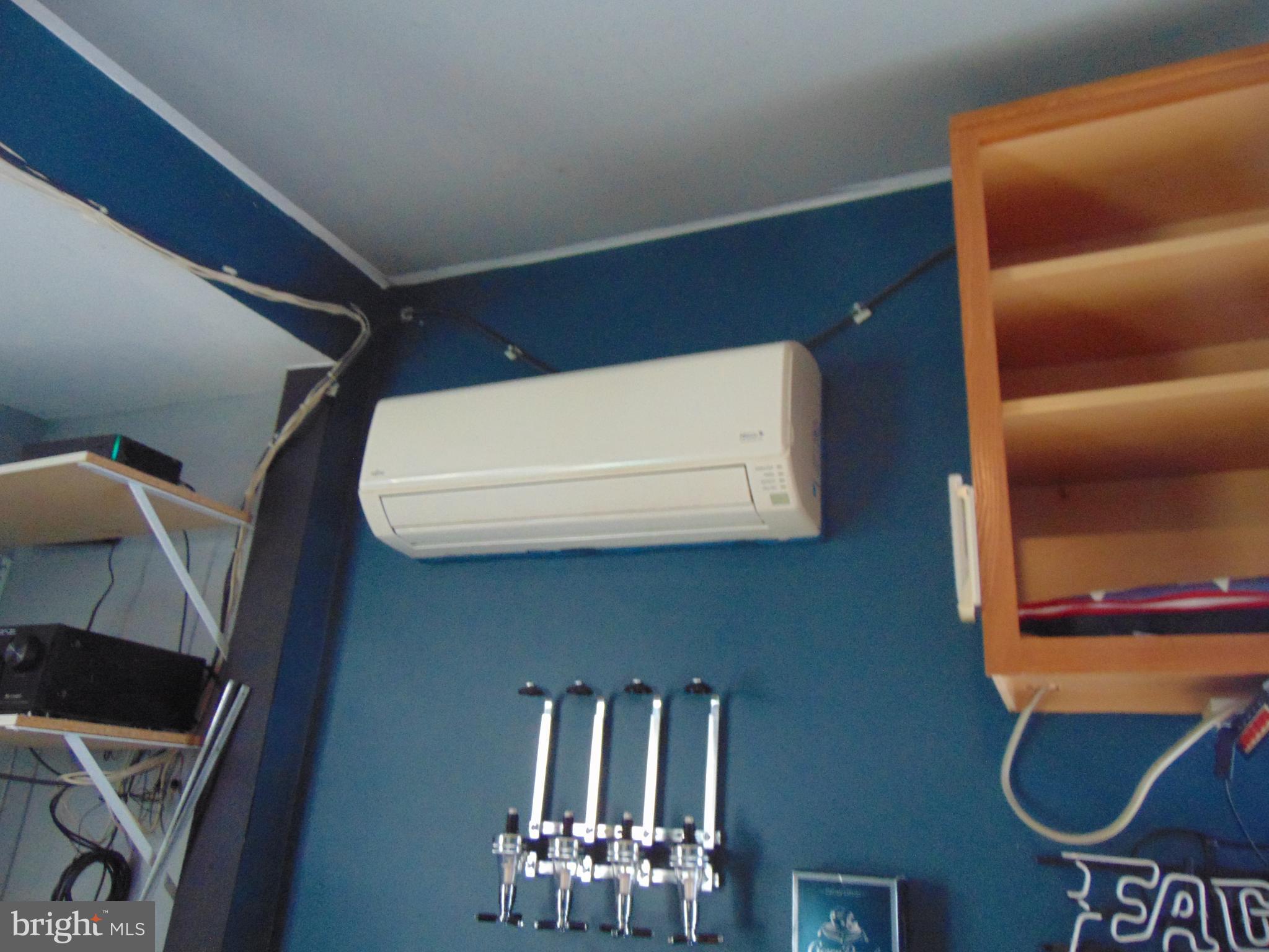 28 Franklin Avenue Clementon, NJ 08021 - Photo 16 of 26 a view of living room with furniture