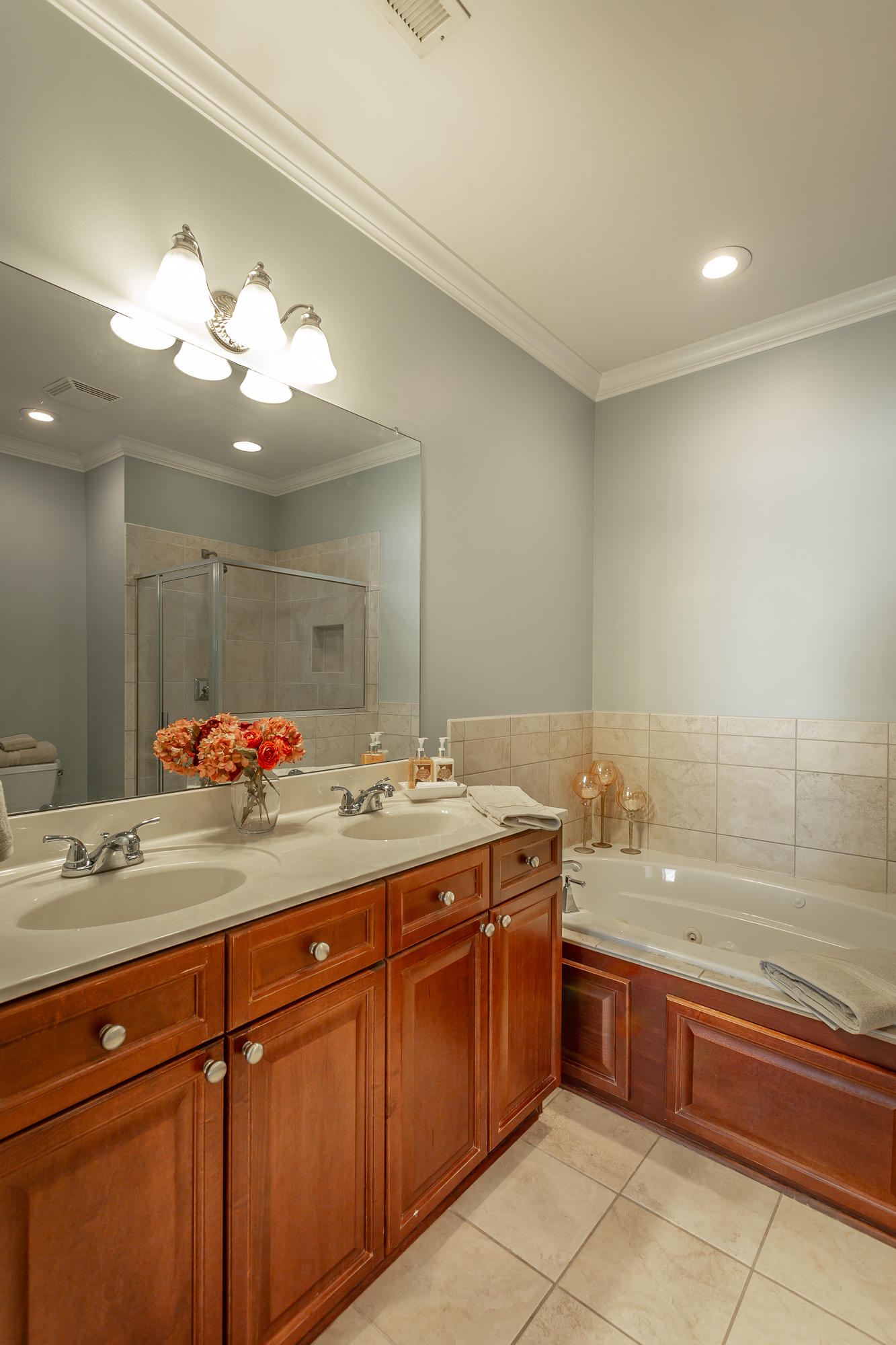 810 Renaissance Court Chattanooga, TN 37419 - Photo 19 of 40 Master Bath